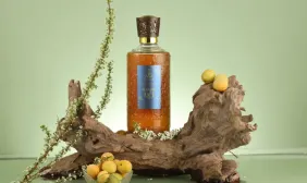 Rượu mơ - Hương Vị Cân Bằng Từ Thiên Nhiên Và Thời Gian