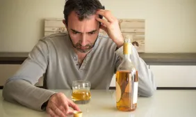 Cách uống rượu không bị đau đầu trong cuộc gặp